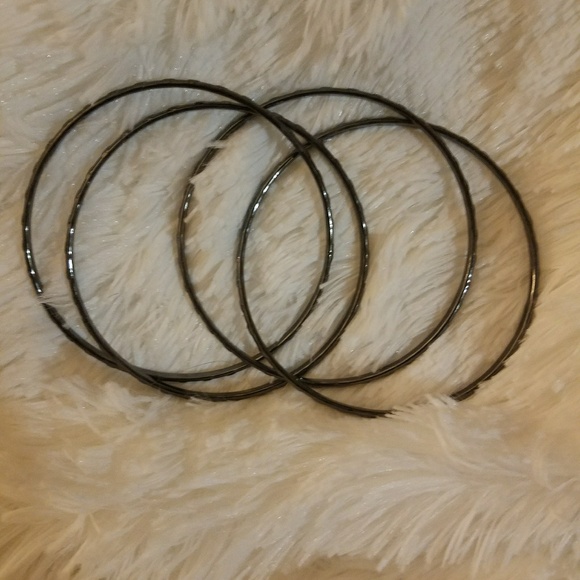 Interlocking bangle bracelets - Picture 2 of 3